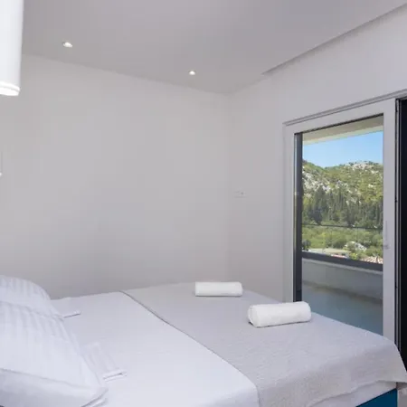 Luxury Navis - Dom wakacyjny Rogotin