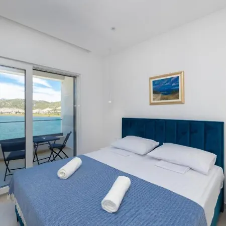 Luxury Navis - * Rogotin