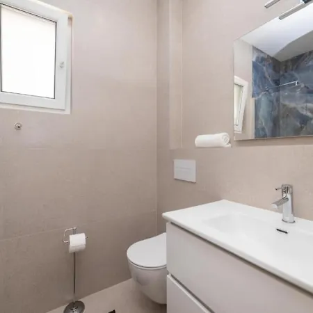 Luxury Navis - * Rogotin