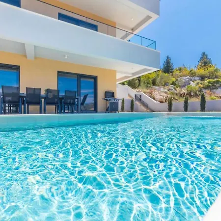 Luxury Navis - Dom wakacyjny Rogotin