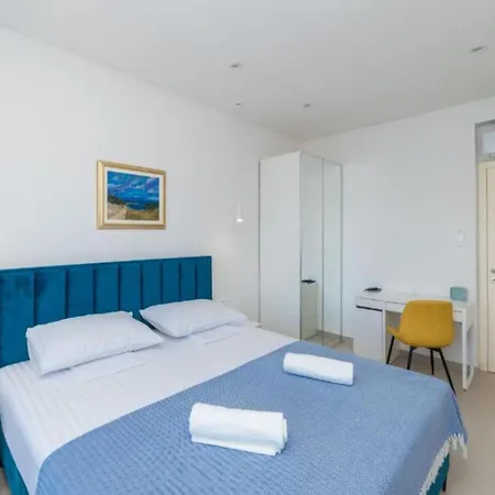 Luxury Navis - * Rogotin