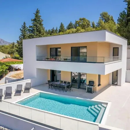 Luxury Navis - * Rogotin