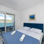 Luxury Navis - * Rogotin
