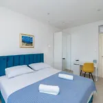 Luxury Navis - * Rogotin