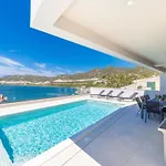Luxury Navis - *