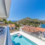 Luxury Navis - Rogotin