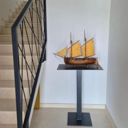 Luxury Navis -