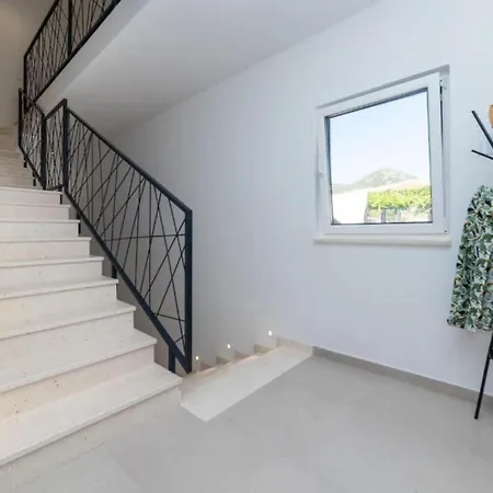 Luxury Navis - بيت للعطل Rogotin