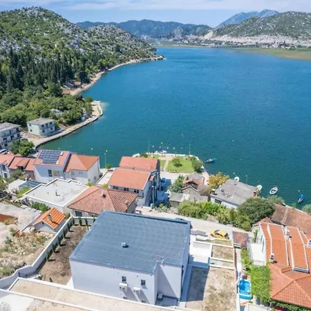 Luxury Navis - Rogotin