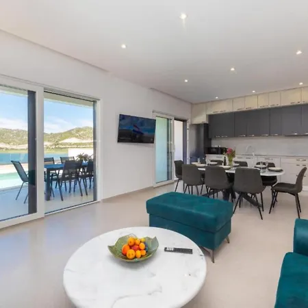 Luxury Navis - بيت للعطل *