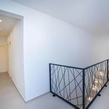 Luxury Navis -