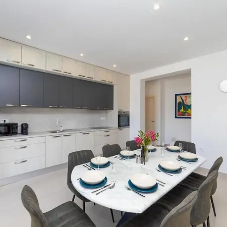 Holiday home Luxury Navis - Rogotin