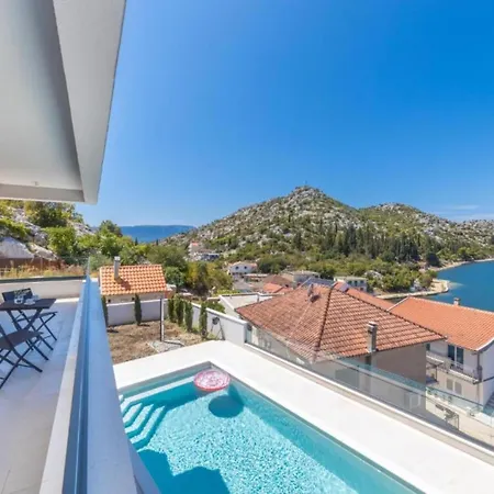 Luxury Navis - Rogotin