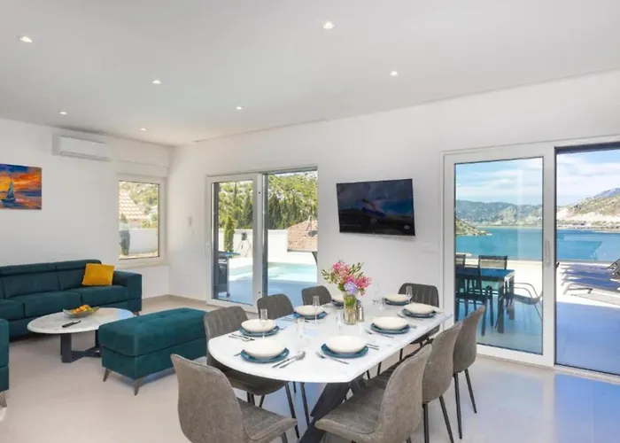 Luxury Navis - בית נופש *