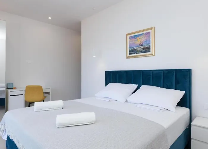 Luxury Navis - * Rogotin