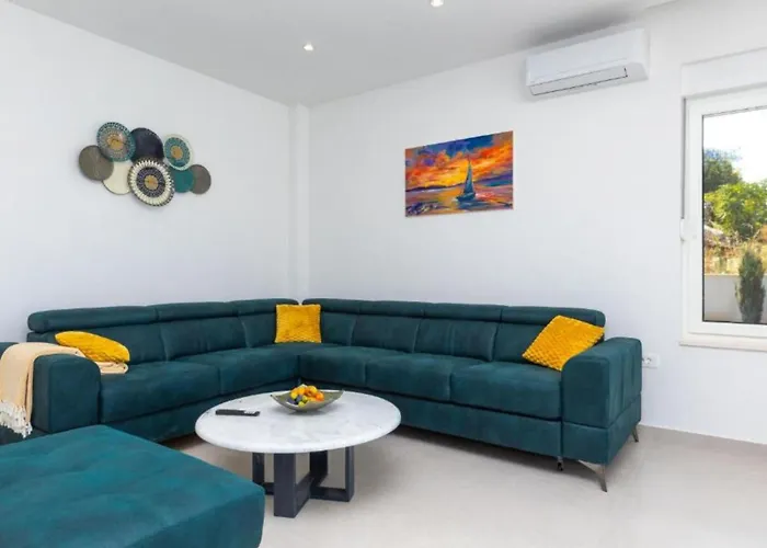 Luxury Navis - בית נופש