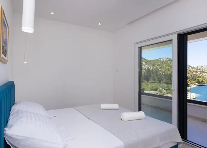 Luxury Navis - בית נופש Rogotin