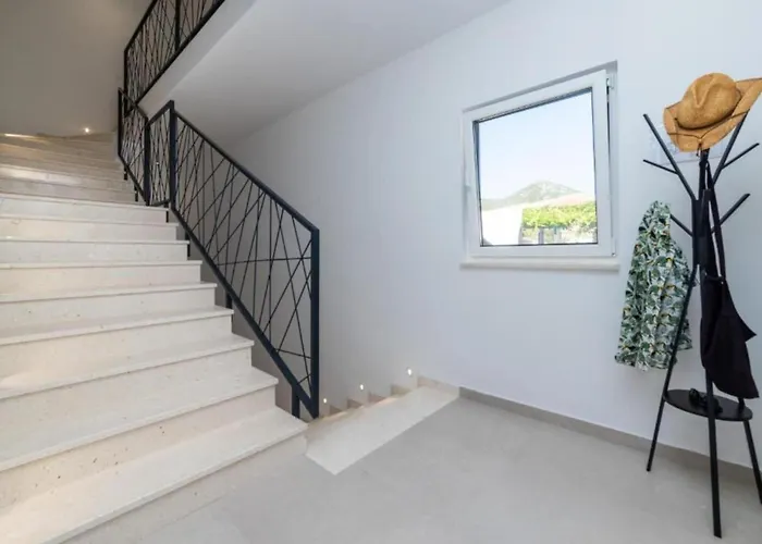 Luxury Navis - בית נופש Rogotin