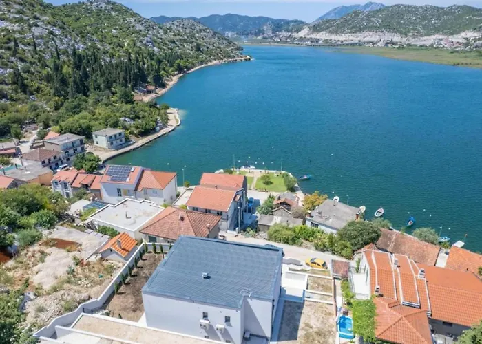 Luxury Navis - Rogotin