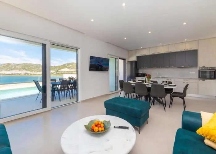 Luxury Navis - בית נופש *