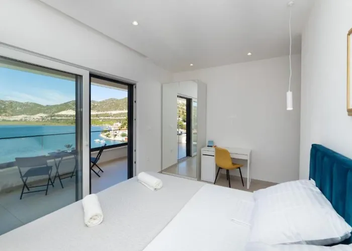 בית נופש Luxury Navis - Rogotin