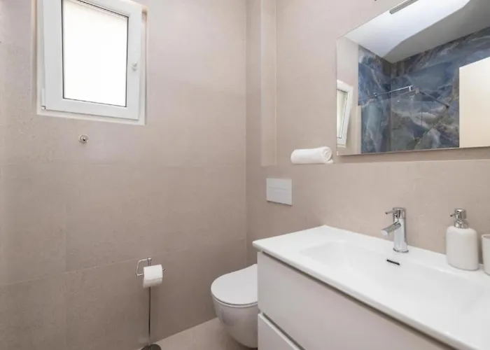 Luxury Navis - * Rogotin