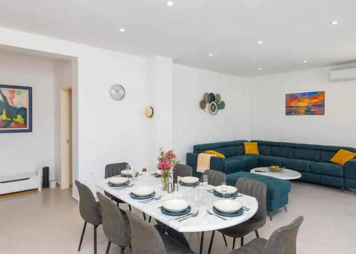 Luxury Navis - בית נופש