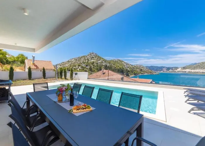 Luxury Navis - בית נופש *