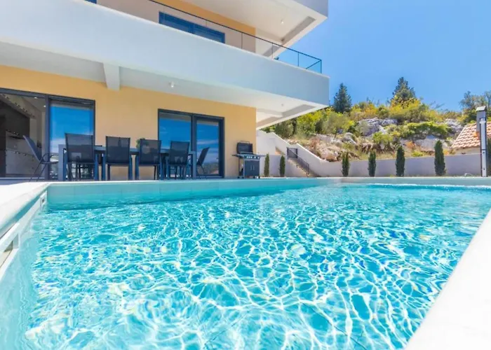 Luxury Navis - בית נופש Rogotin