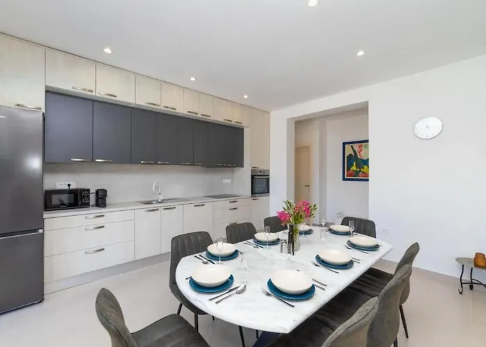 בית נופש Luxury Navis - Rogotin