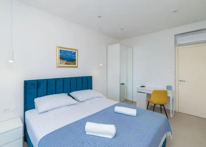 Luxury Navis - * Rogotin