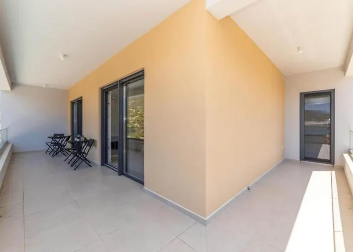 Luxury Navis - בית נופש