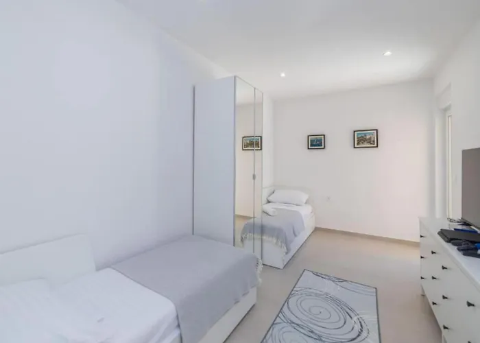 Luxury Navis - בית נופש *