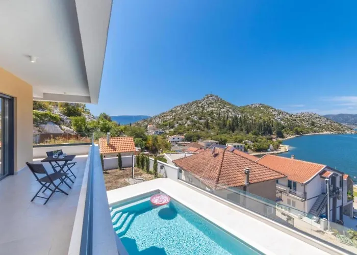 Luxury Navis - Rogotin